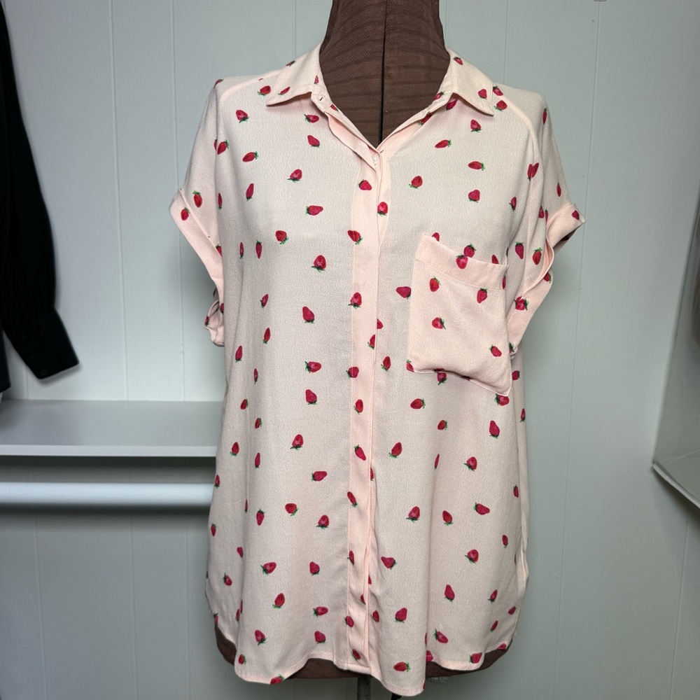 Rails Blush Pink Chase Strawberries Short Sleeve Button Front Shirt Size Medium